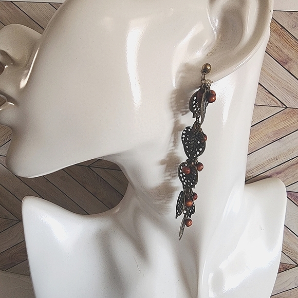 Boho Antique Gold Tone And Wood Nead Leaf Dangle Earrings   New - Picture 4 of 5